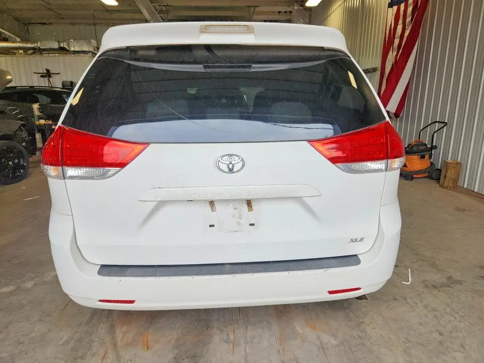 2011 TOYOTA SIENNA XLE 8-PASSENGER  