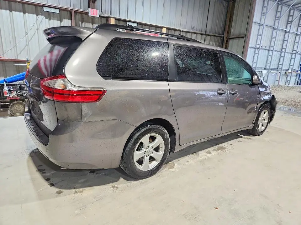 2017 TOYOTA SIENNA LE  