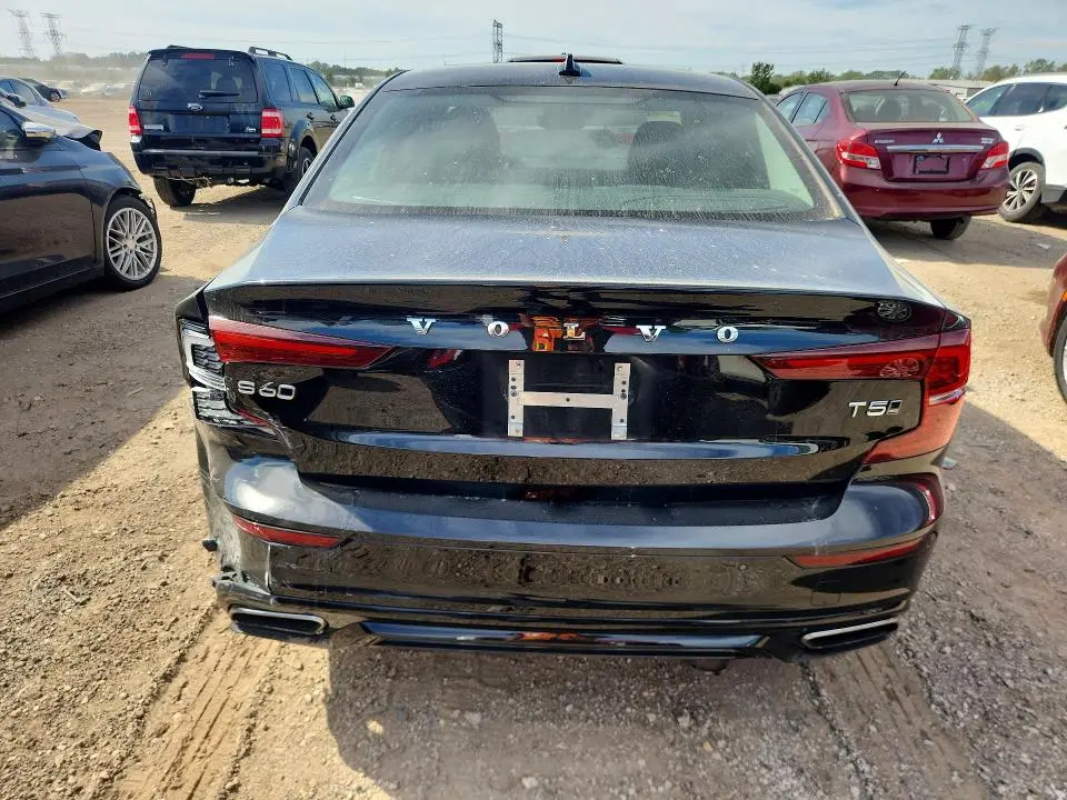 2021 VOLVO S60 T5 MOMENTUM  