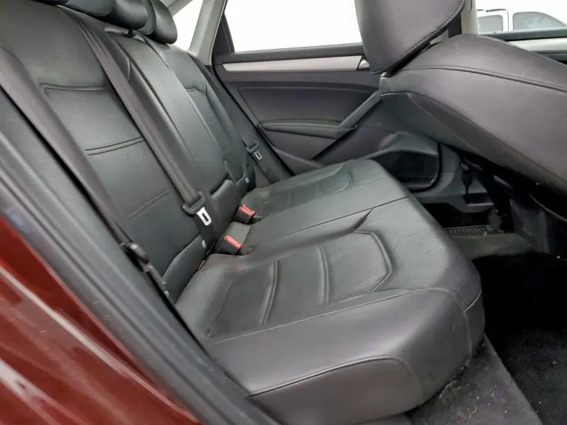 2013 VOLKSWAGEN PASSAT SE  