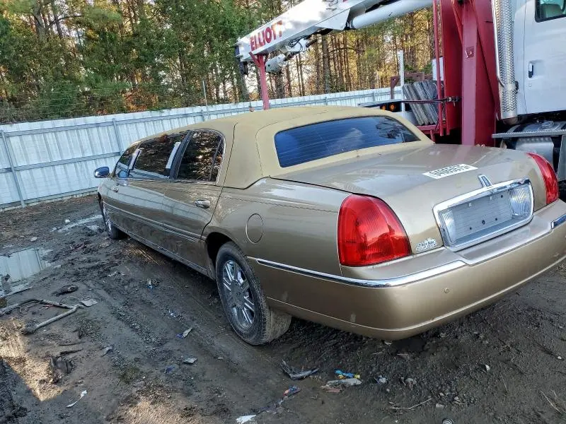 2011 LINCOLN TOWN CAR   
