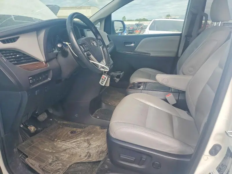 2015 TOYOTA SIENNA LIMITED PREMIUM 7-PASSENGER  