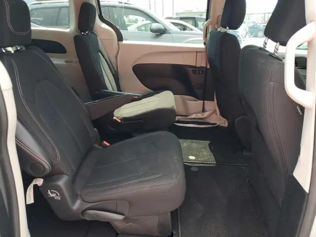 2024 CHRYSLER VOYAGER LX  