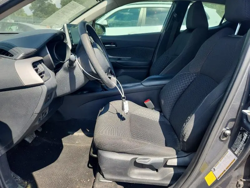 2020 TOYOTA C-HR LE  