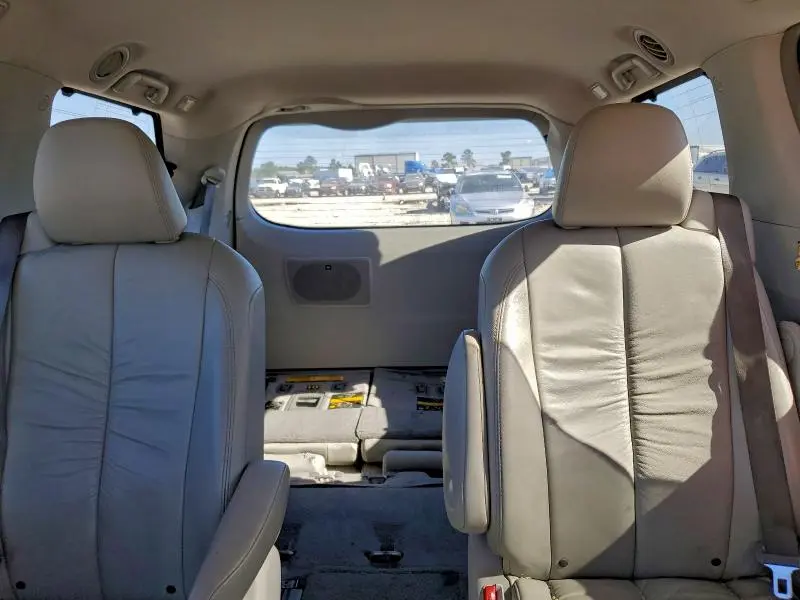 2011 TOYOTA SIENNA XLE  