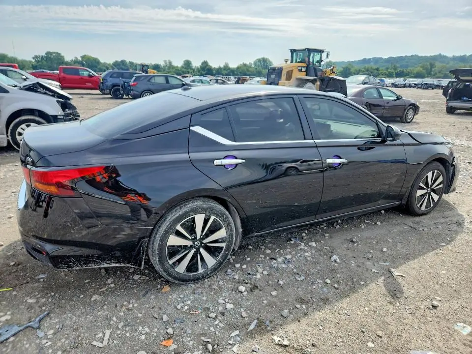 2022 NISSAN ALTIMA SV  