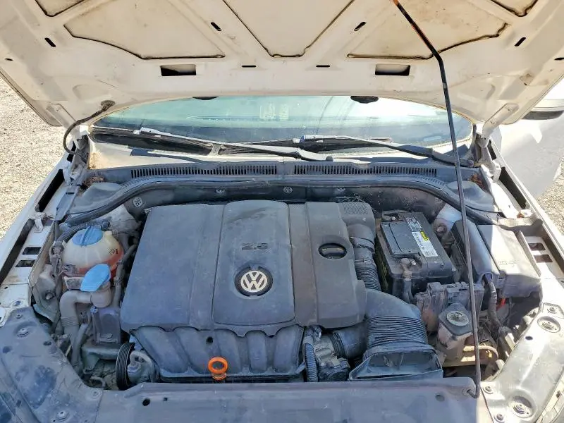 2013 VOLKSWAGEN JETTA SE  