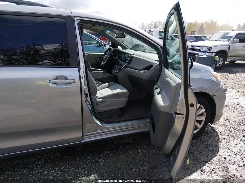 2017 TOYOTA SIENNA LE 7 PASSENGER
