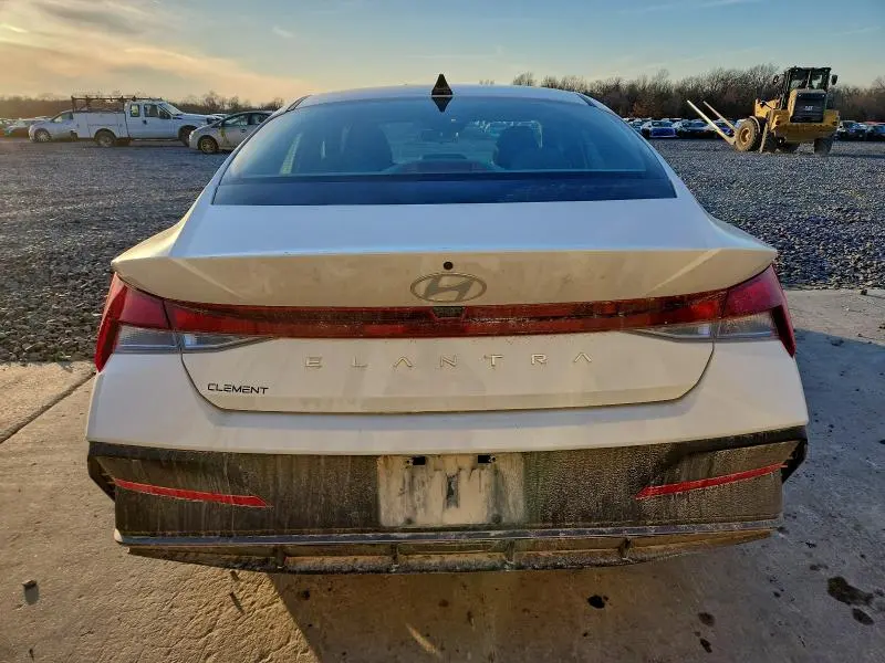 2024 HYUNDAI ELANTRA SE  