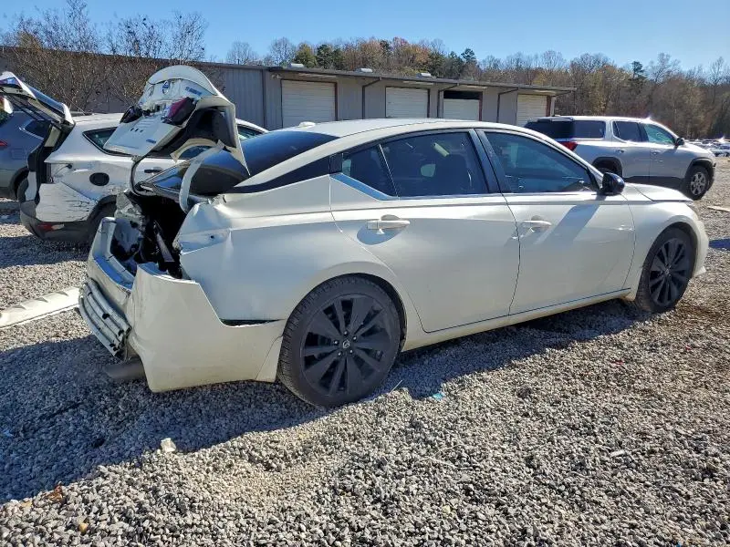 2022 NISSAN ALTIMA SR  