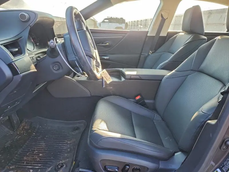 2025 LEXUS ES 300H BASE  