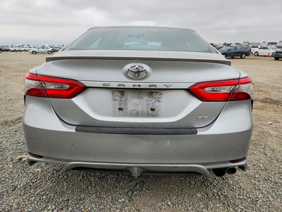 2018 TOYOTA CAMRY SE  