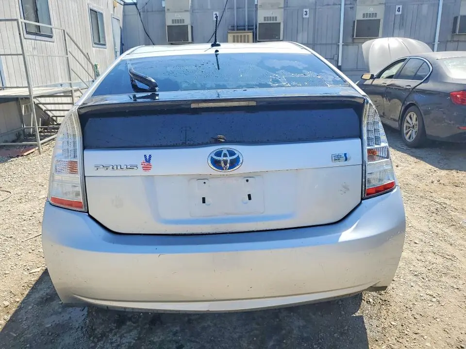 2011 TOYOTA PRIUS THREE  