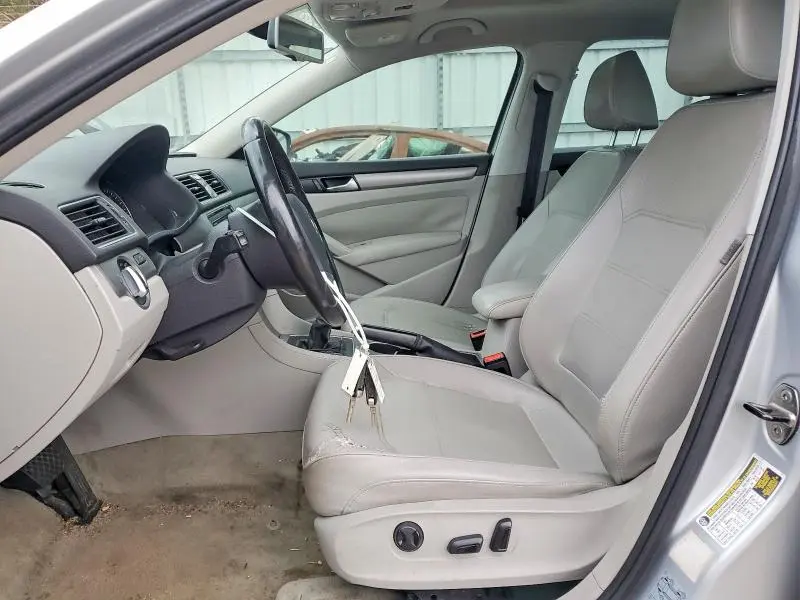 2014 VOLKSWAGEN PASSAT SE  