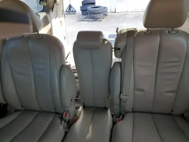 2011 TOYOTA SIENNA LE  