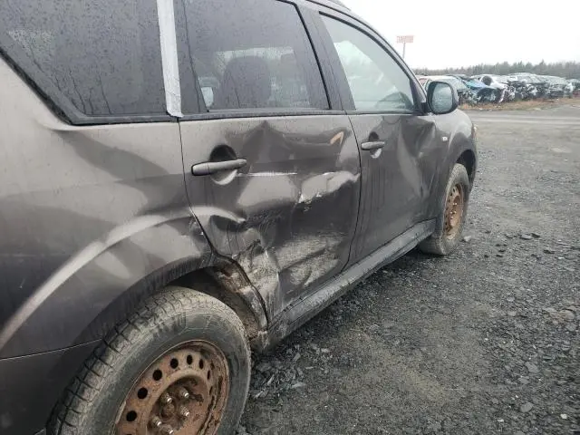 2013 MITSUBISHI OUTLANDER ES  