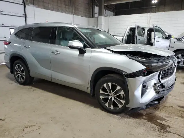 2021 TOYOTA HIGHLANDER XLE  