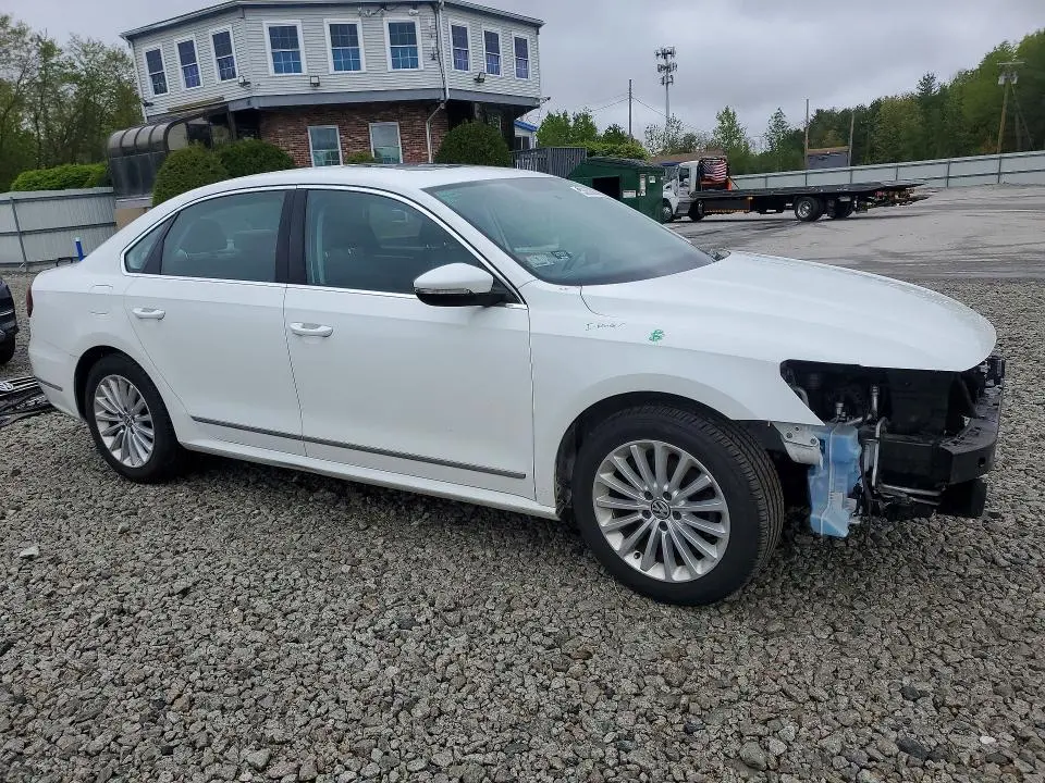 2017 VOLKSWAGEN PASSAT SE  