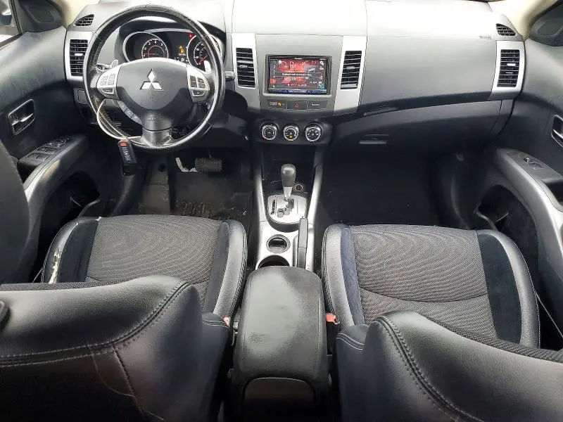 2013 MITSUBISHI OUTLANDER SE  