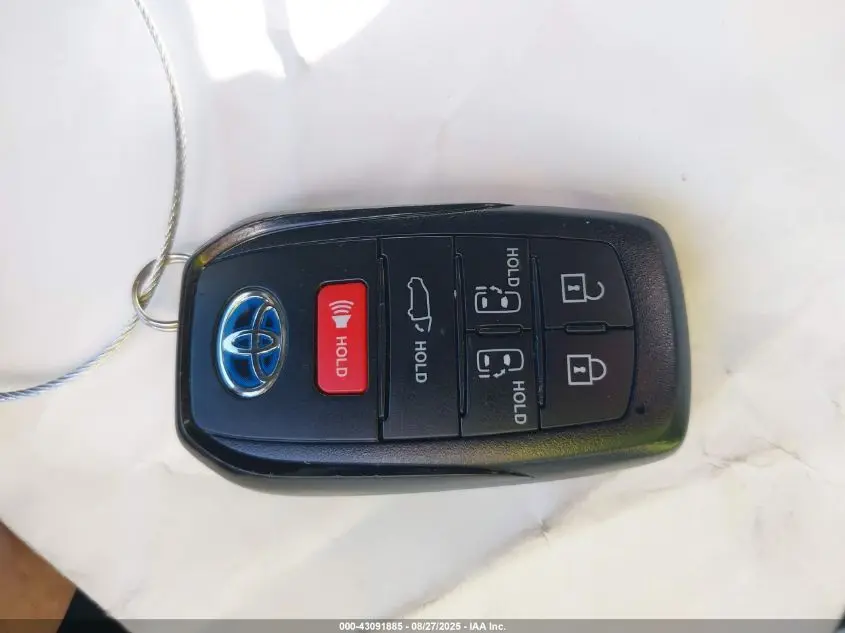 2023 TOYOTA SIENNA XLE