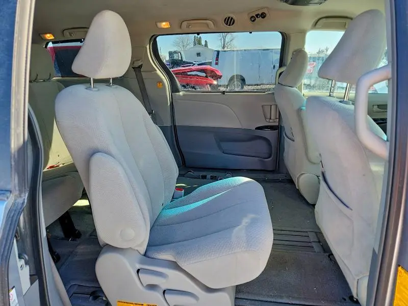 2011 TOYOTA SIENNA LE  