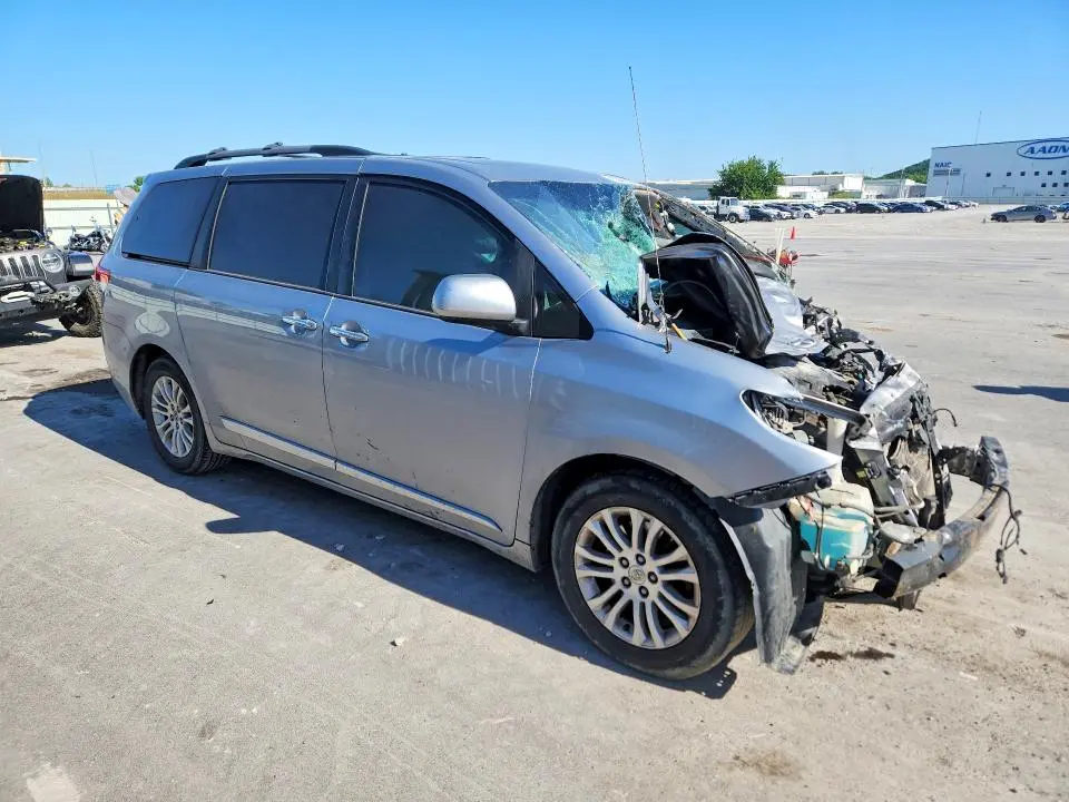 2013 TOYOTA SIENNA XLE 8-PASSENGER  