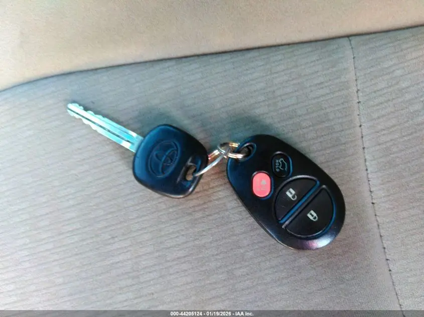 2011 TOYOTA HIGHLANDER BASE V6