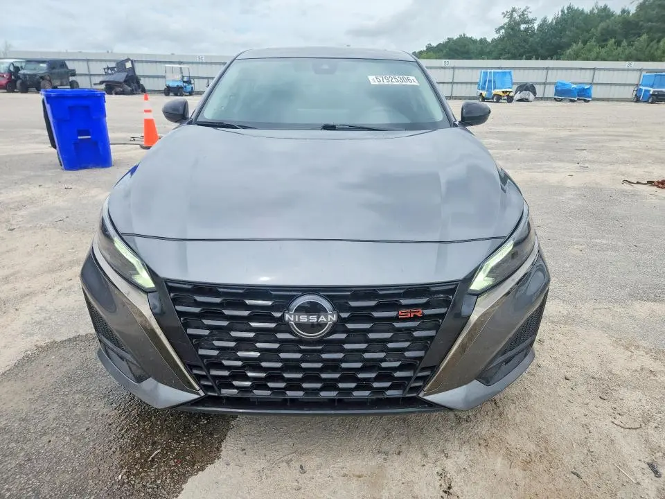 2024 NISSAN ALTIMA SR  