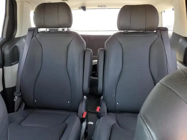 2024 KIA CARNIVAL SX  
