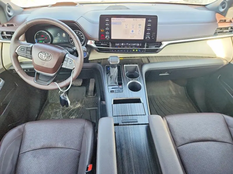 2024 TOYOTA SIENNA PLATINUM 7-PASSENGER  