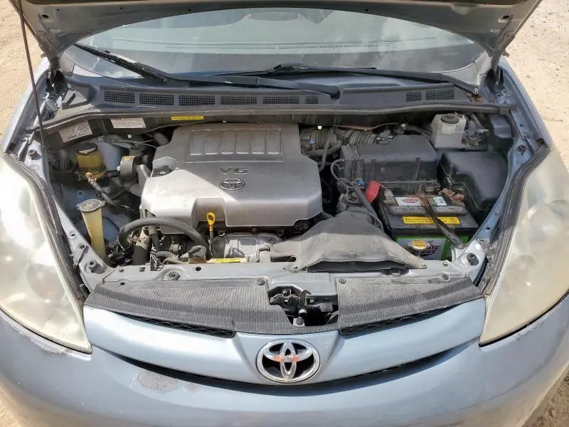 2010 TOYOTA SIENNA XLE  