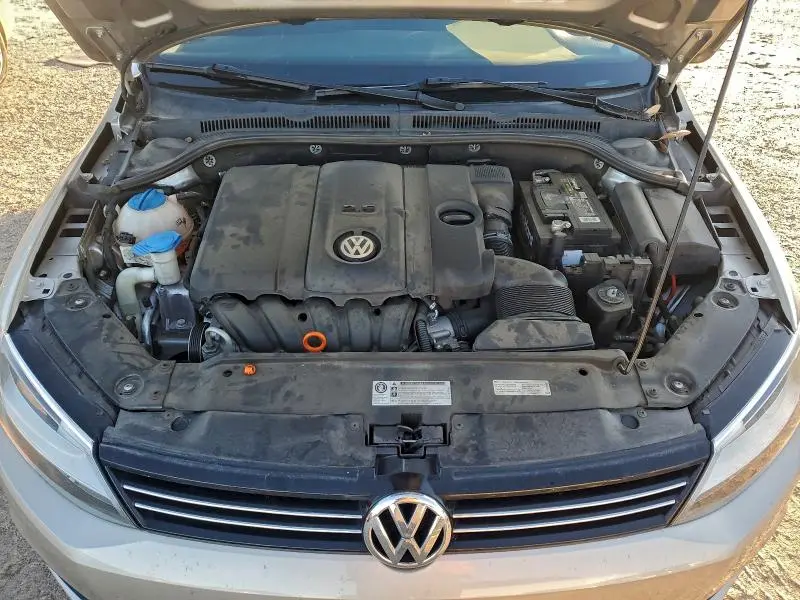 2013 VOLKSWAGEN JETTA SE  
