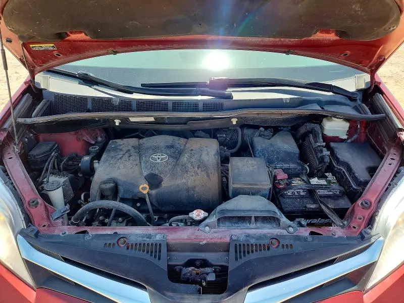 2019 TOYOTA SIENNA LE  