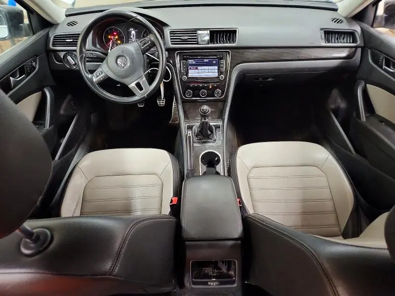 2015 VOLKSWAGEN PASSAT SE  
