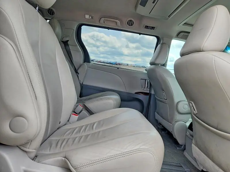 2013 TOYOTA SIENNA   