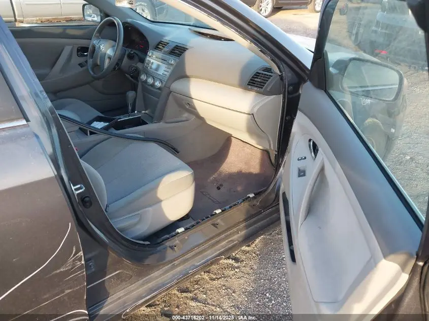 2011 TOYOTA CAMRY LE