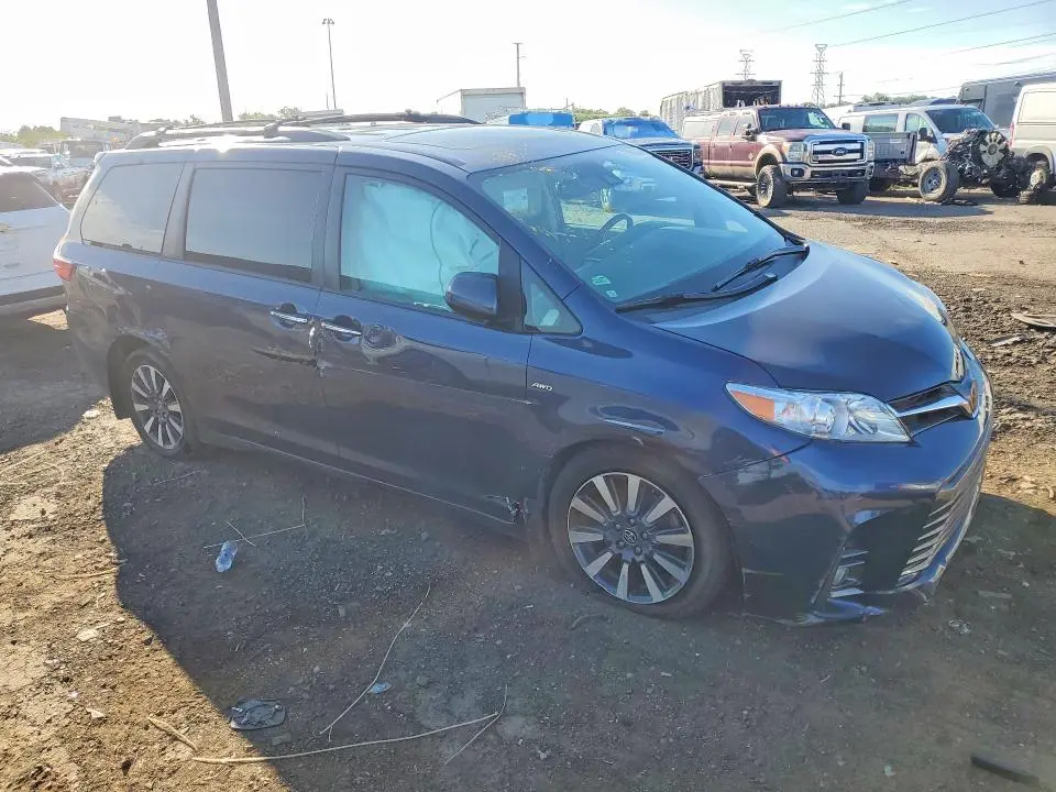 2018 TOYOTA SIENNA XLE 7-PASSENGER  