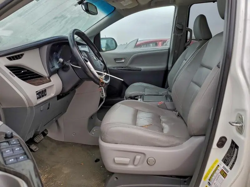 2015 TOYOTA SIENNA XLE  