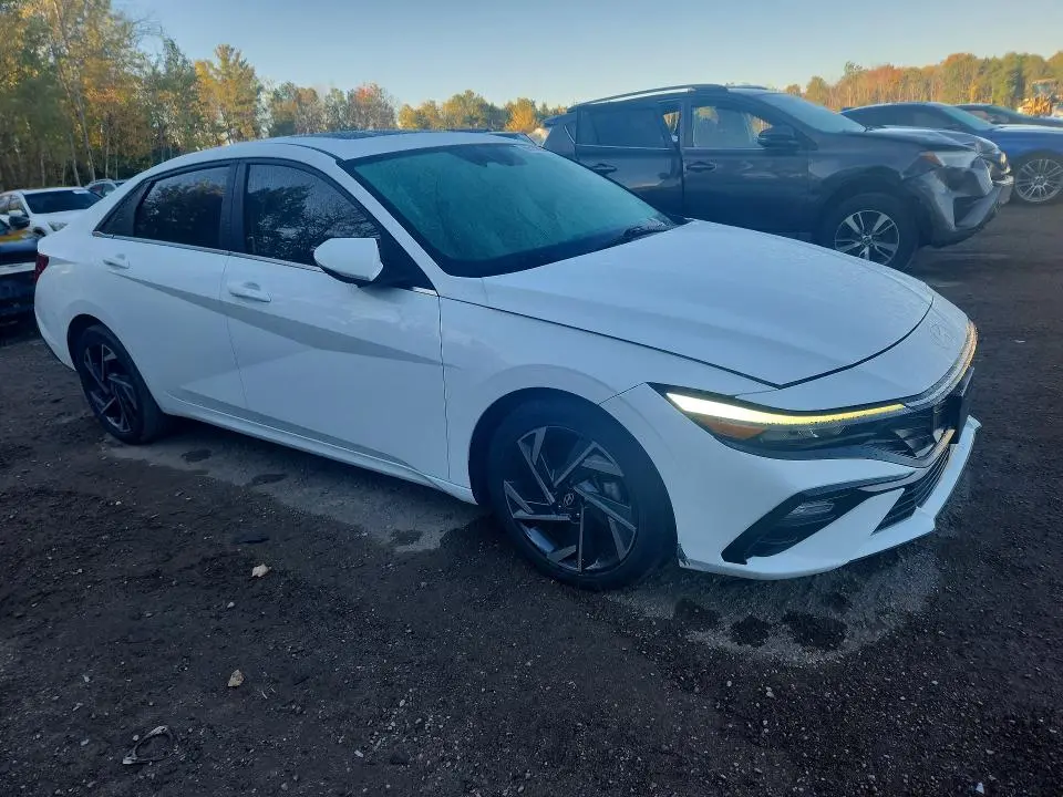 2024 HYUNDAI ELANTRA LUXURY  