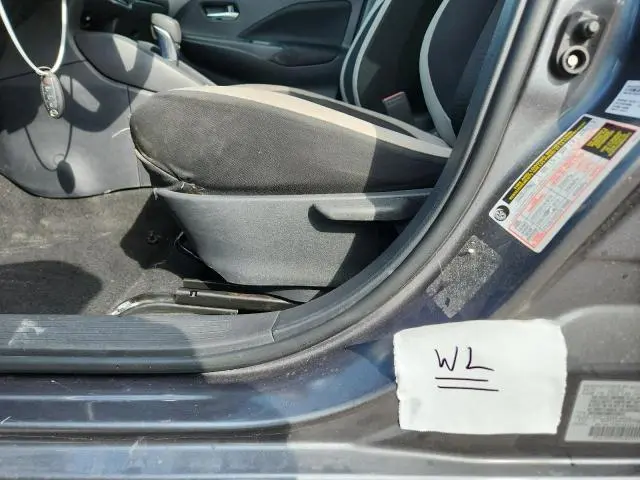 2021 NISSAN VERSA SV  