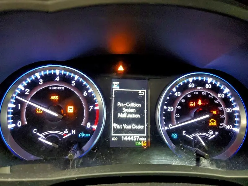 2019 TOYOTA HIGHLANDER SE  