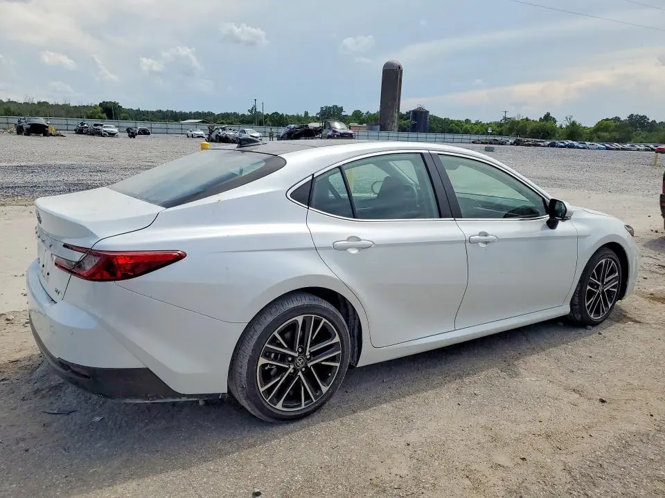 2025 TOYOTA CAMRY XLE  