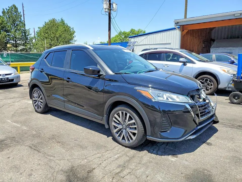 2022 NISSAN KICKS SV  