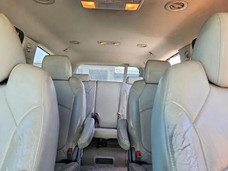 2011 CHEVROLET TRAVERSE LT  