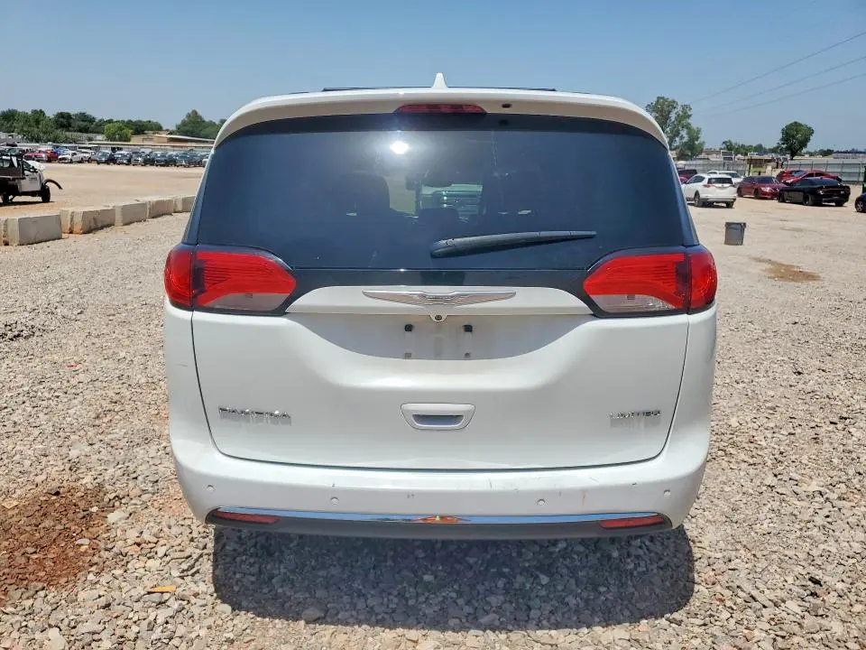 2017 CHRYSLER PACIFICA LIMITED  