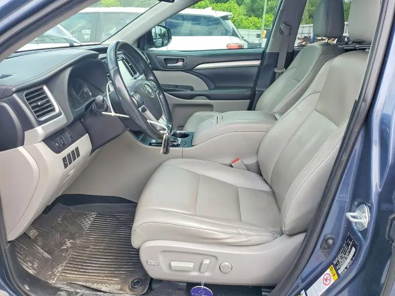 2019 TOYOTA HIGHLANDER XLE  