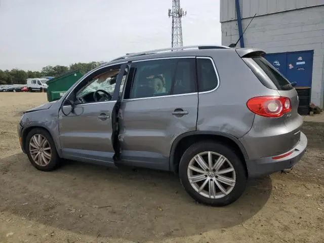 2011 VOLKSWAGEN TIGUAN S  