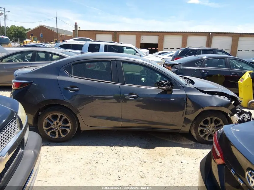 2019 TOYOTA YARIS LE