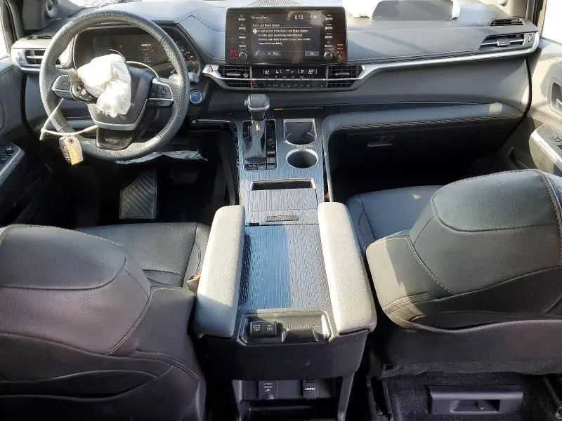 2023 TOYOTA SIENNA XSE  