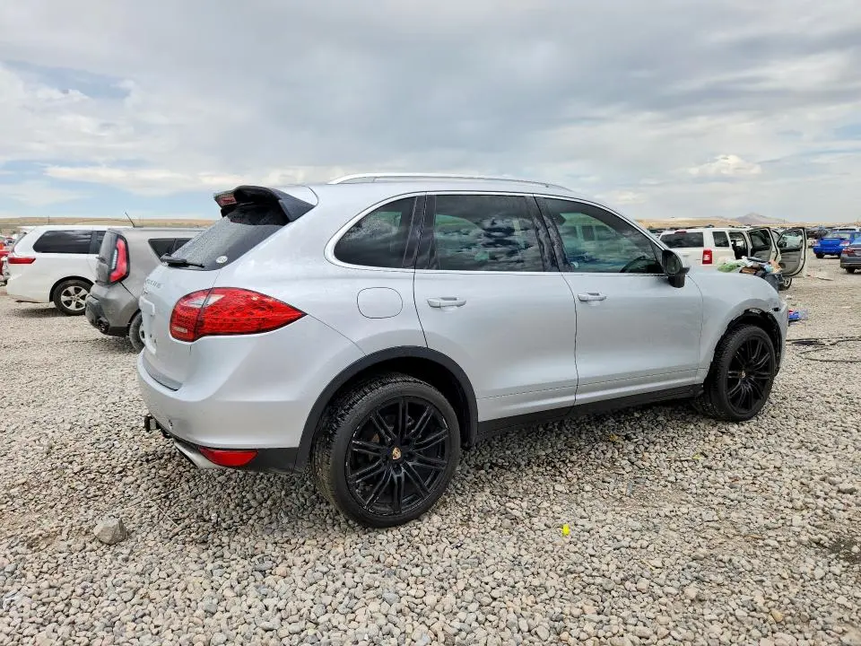 2013 PORSCHE CAYENNE   